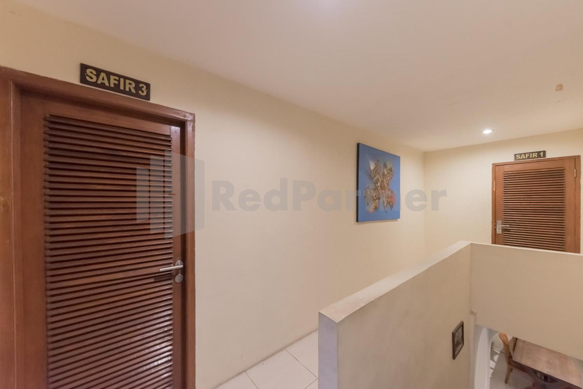 Bens Homestay Mitra Reddoorz Богор Экстерьер фото
