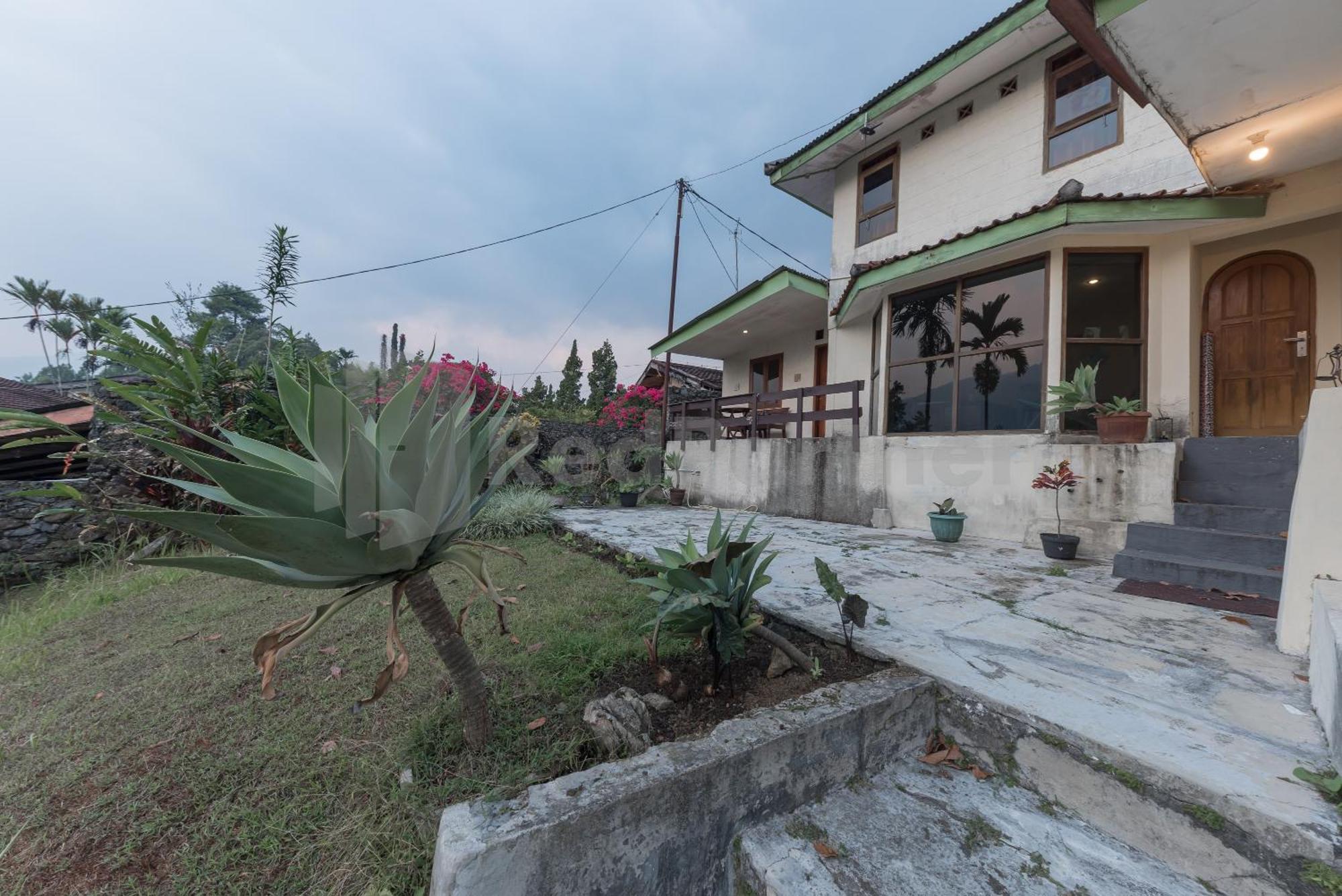 Bens Homestay Mitra Reddoorz Богор Экстерьер фото